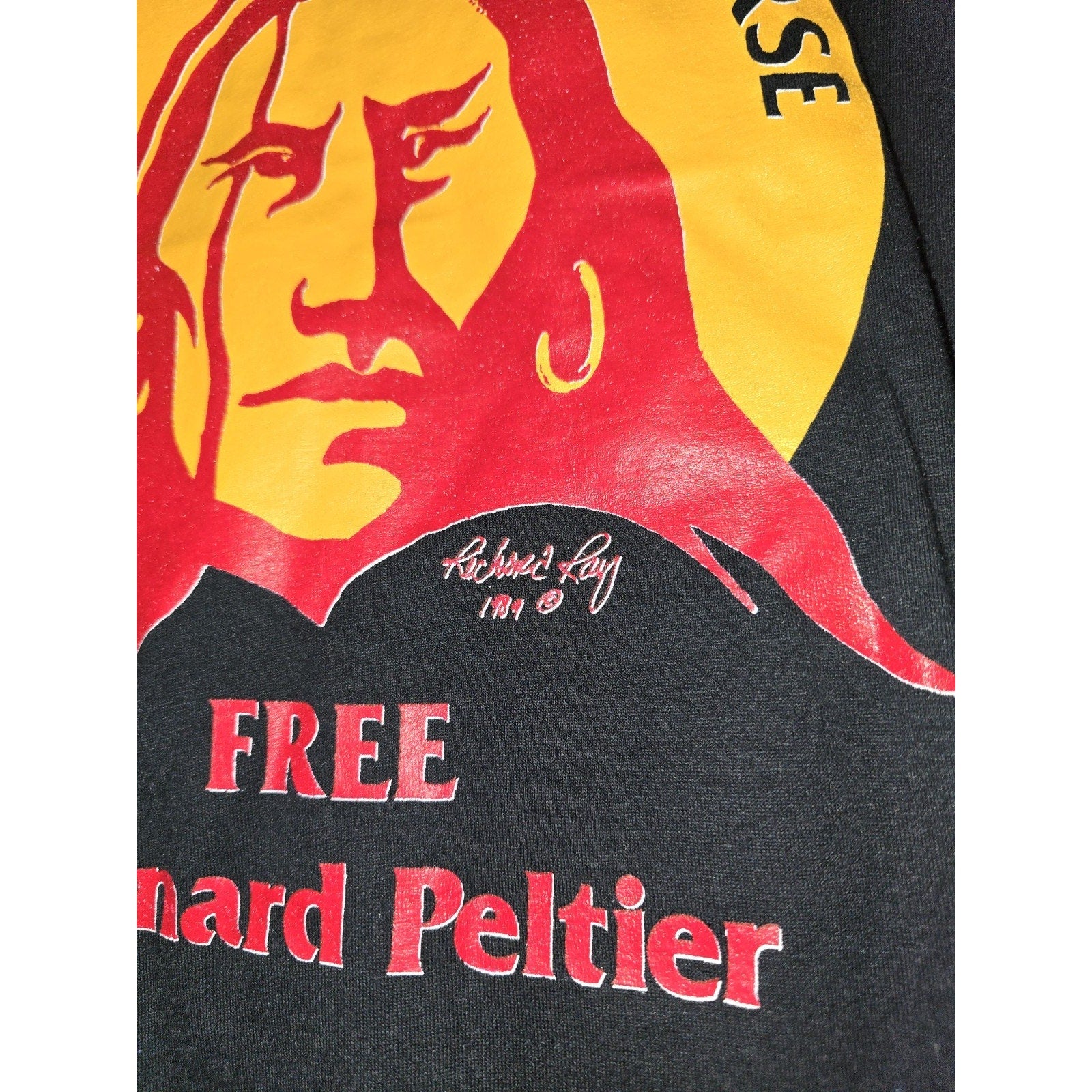 Vintage FREE LEONARD PELTIER Crazy Horse 1980’s Native Rights T Shirt Protest