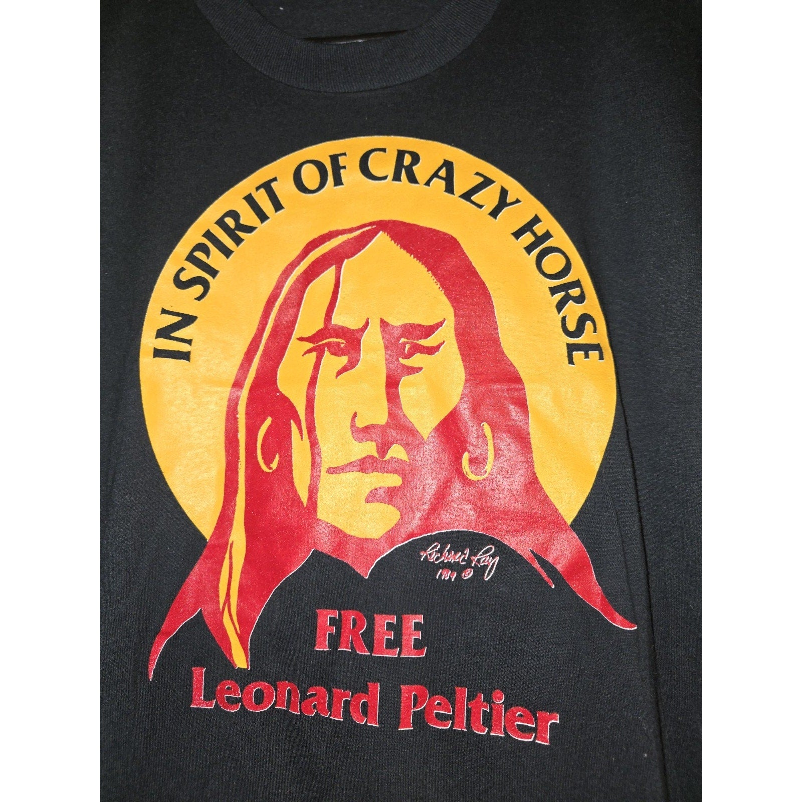 Vintage FREE LEONARD PELTIER Crazy Horse 1980’s Native Rights T Shirt Protest